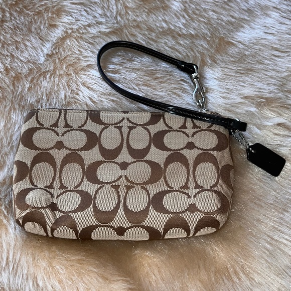 Coach Park Signature Medium Wristlet - Picture 3 of 11